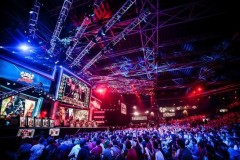 英雄联盟》手游表演赛五杀闪耀，电竞实力圈粉无数